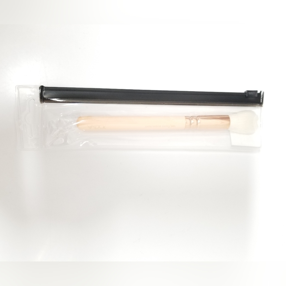 Zoeva Rose Golden 105 Luxe Highlight Brush NWT - Picture 6 of 7